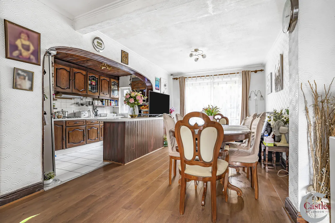 Petersfield Close, N18, photo 12