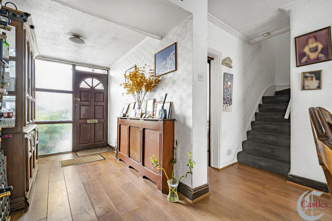 Petersfield Close, N18, photo 19