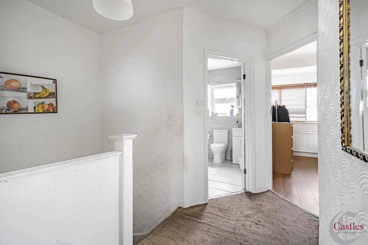 Petersfield Close, N18, photo 23