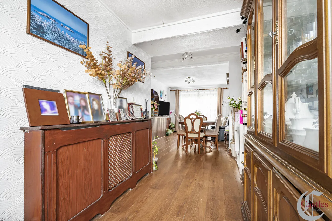 Petersfield Close, N18, photo 10