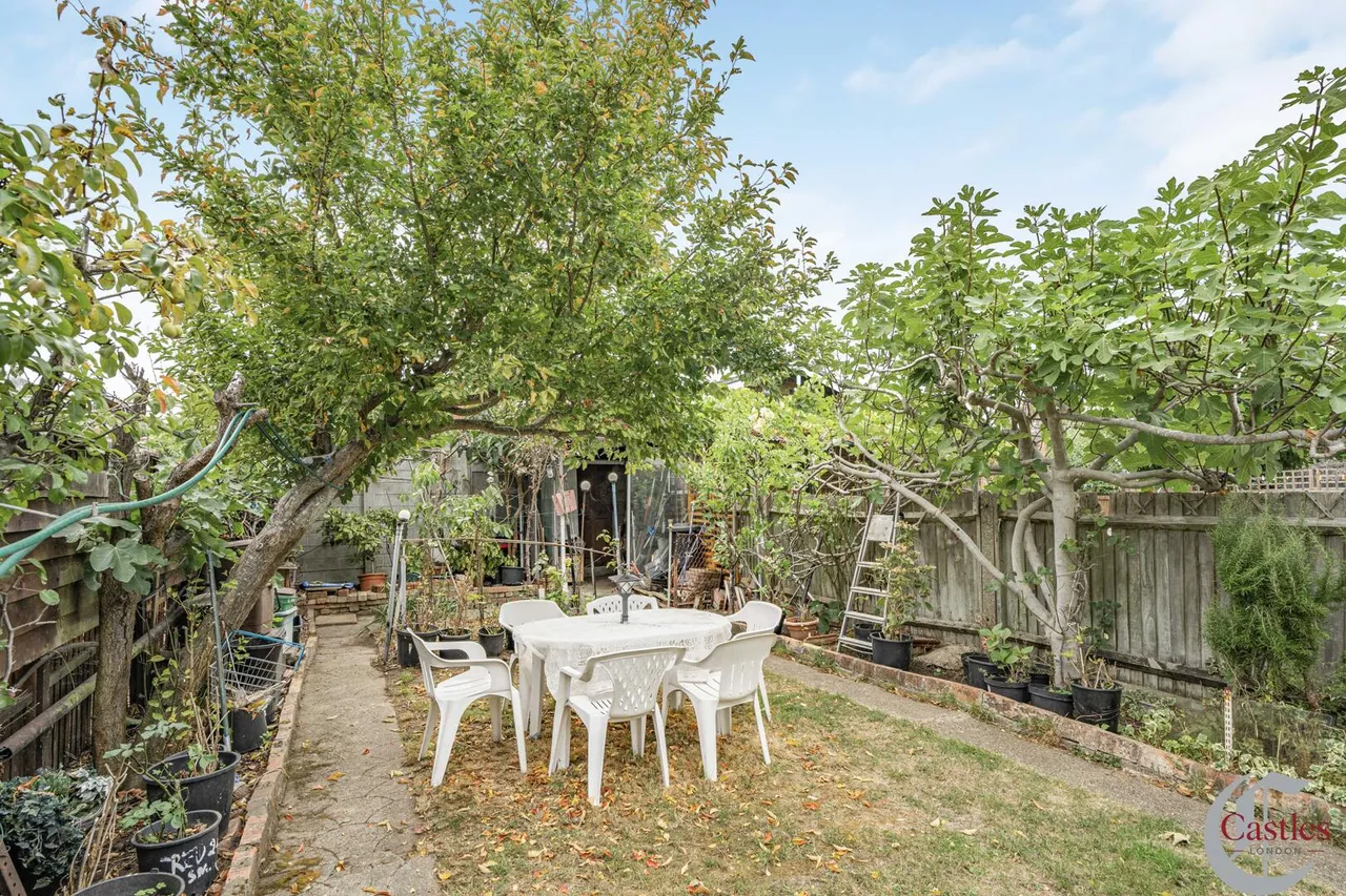 Petersfield Close, N18, photo 5