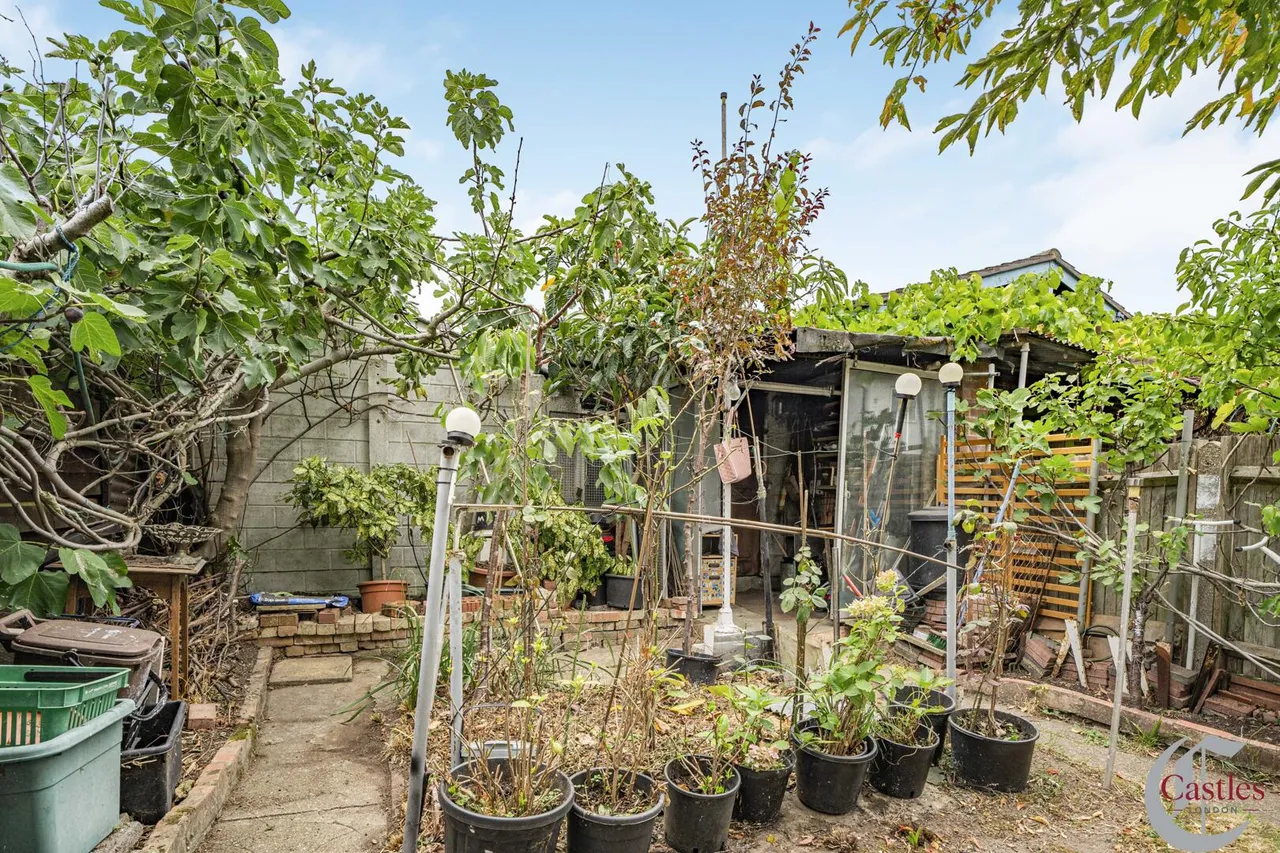 Petersfield Close, N18, photo 31