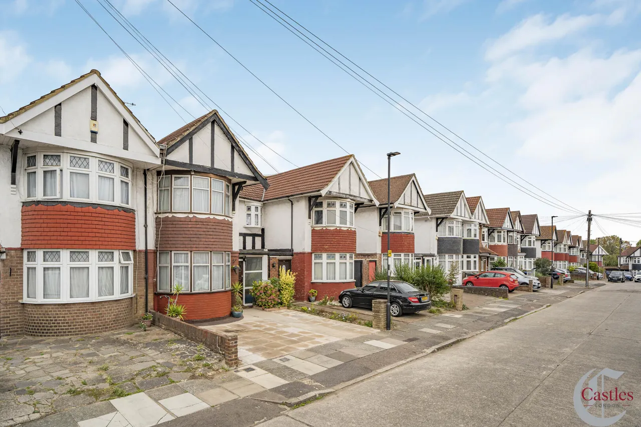 Petersfield Close, N18, photo 32