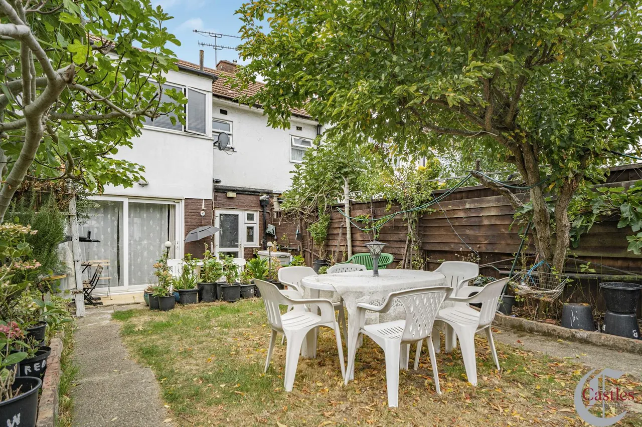 Petersfield Close, N18, photo 20