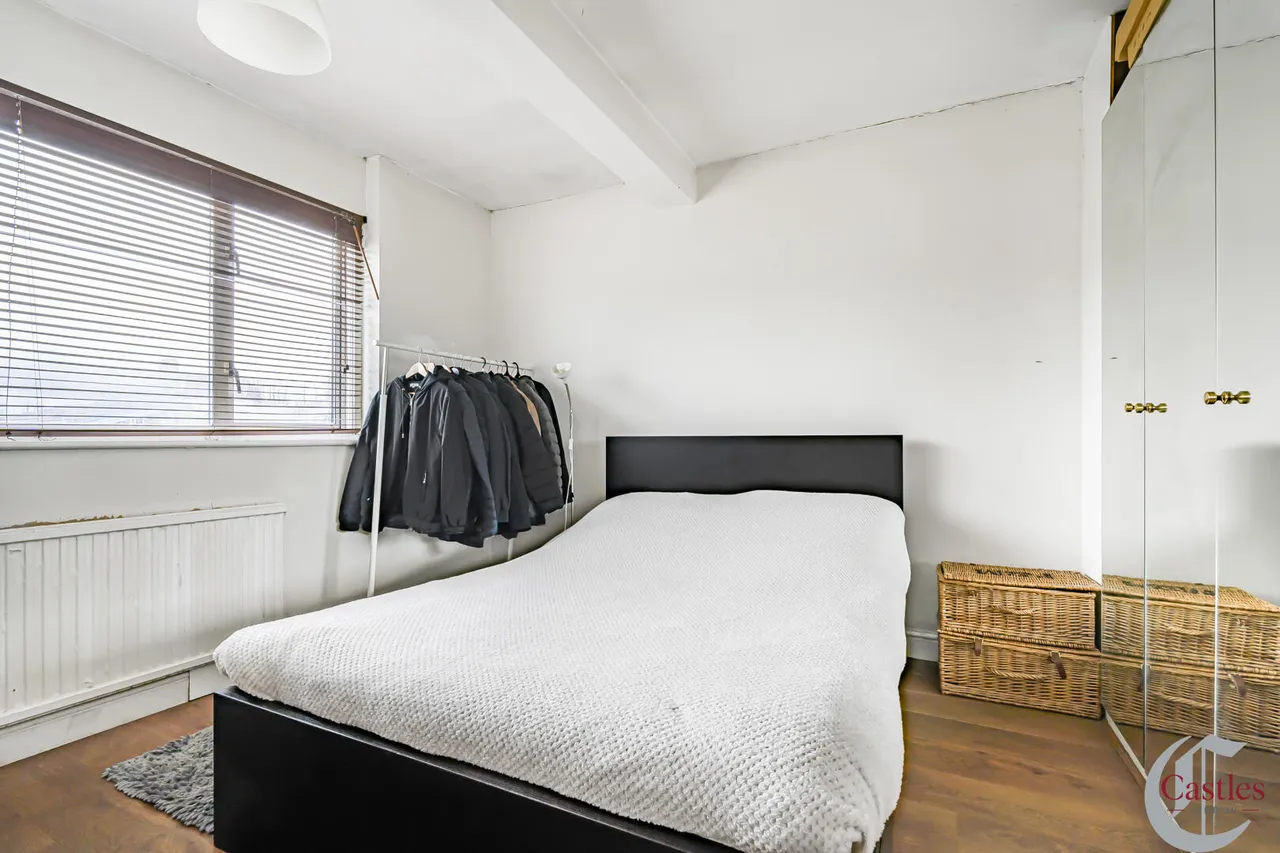 Petersfield Close, N18, photo 15