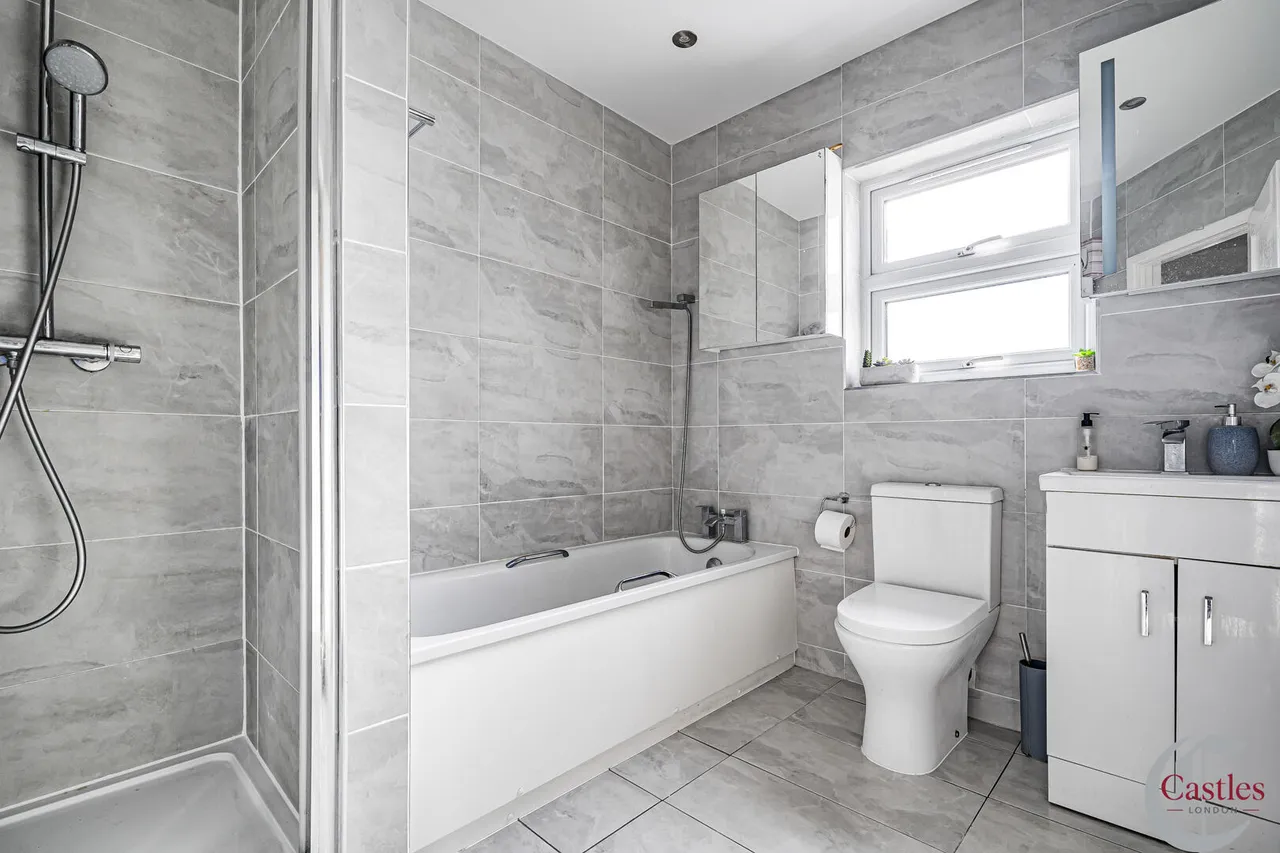 Petersfield Close, N18, photo 6