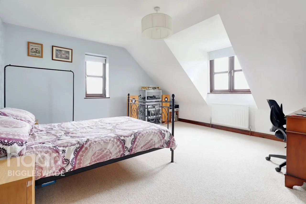 Sutton Road, Eyeworth, SG19, photo 15