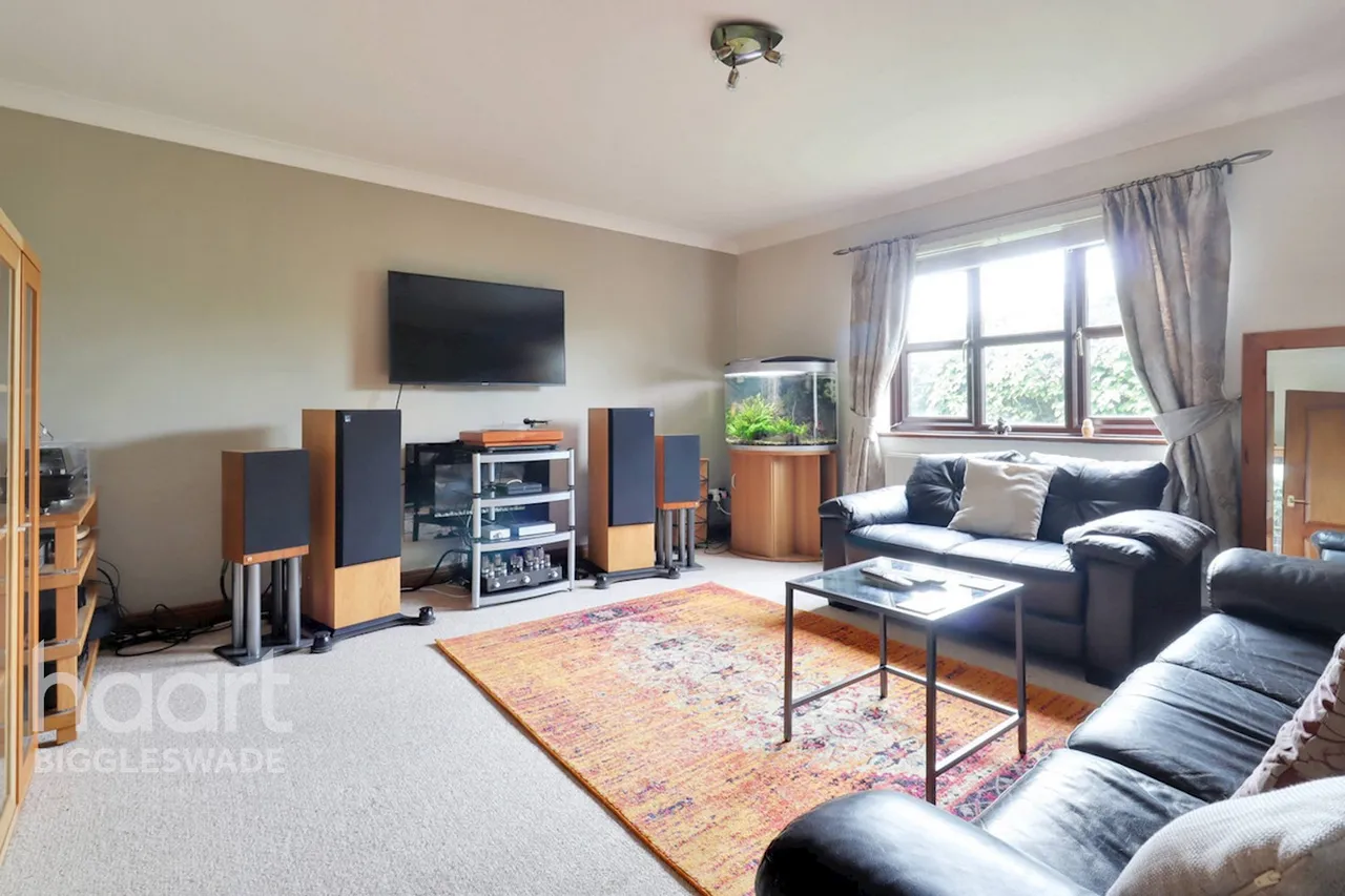 Sutton Road, Eyeworth, SG19, photo 10