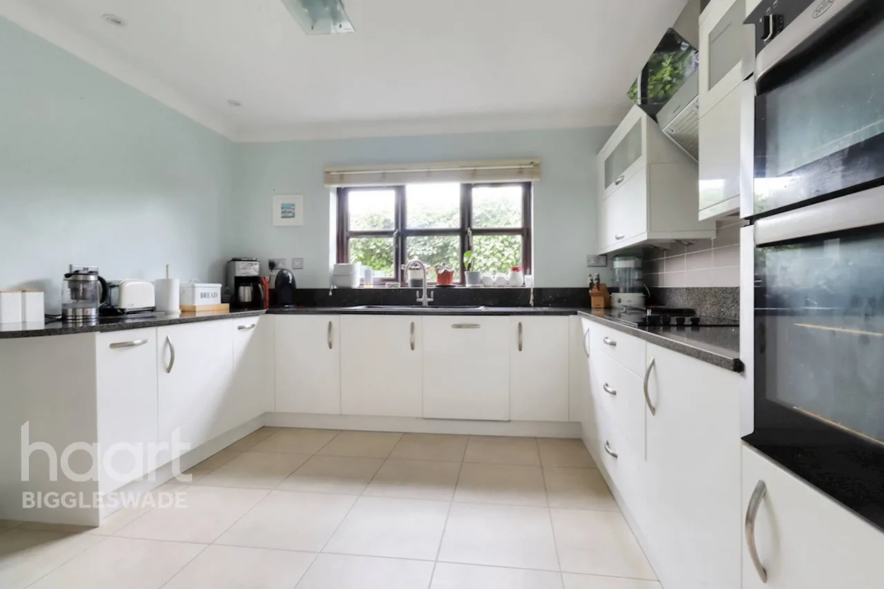 Sutton Road, Eyeworth, SG19, photo 7
