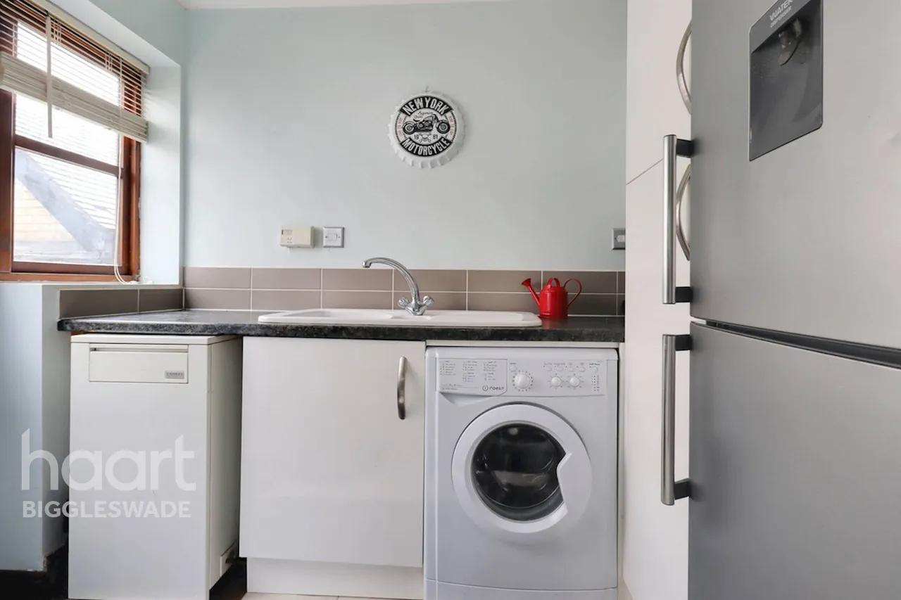 Sutton Road, Eyeworth, SG19, photo 8