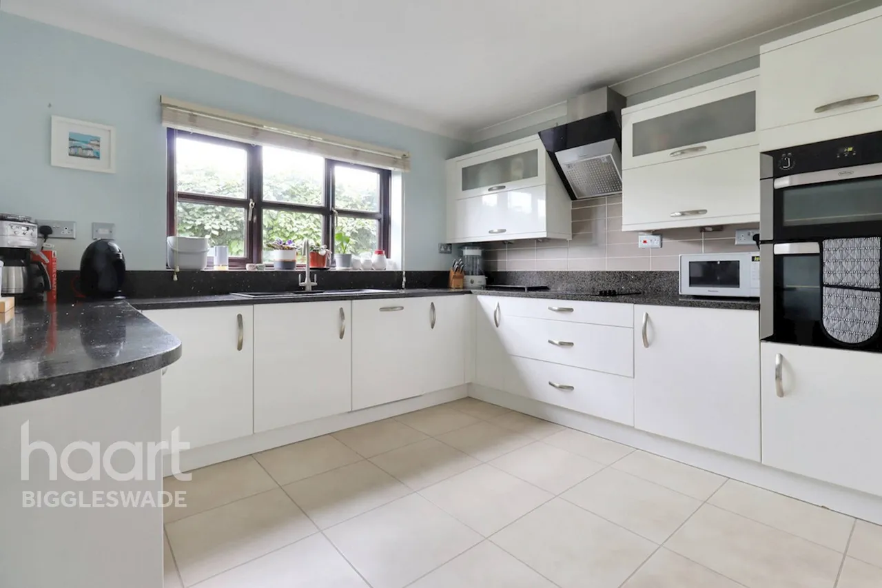 Sutton Road, Eyeworth, SG19, photo 6