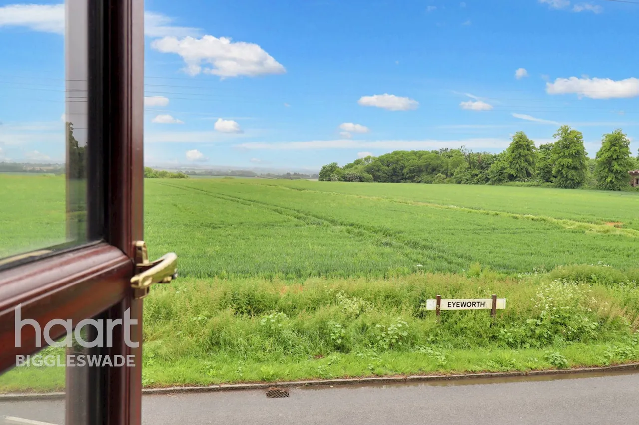 Sutton Road, Eyeworth, SG19, photo 22