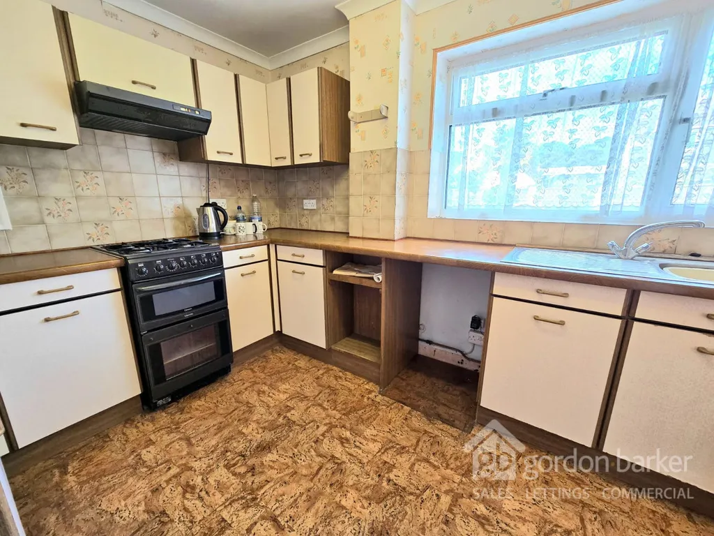 South Western Crescent, Poole, BH14 8RR, photo 9