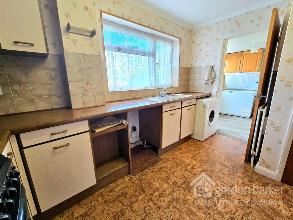 South Western Crescent, Poole, BH14 8RR, photo 8