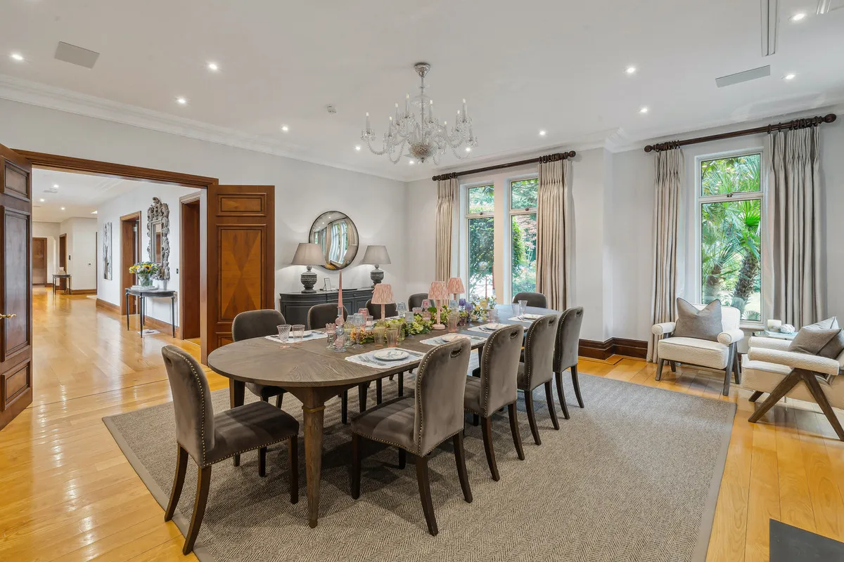 East Road, St George's Hill, KT13, photo 18