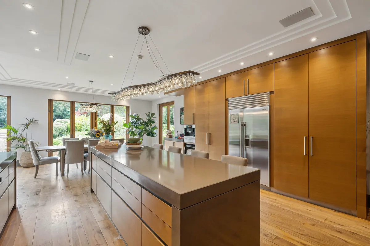 East Road, St George's Hill, KT13, photo 13