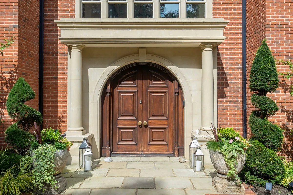 East Road, St George's Hill, KT13, photo 3