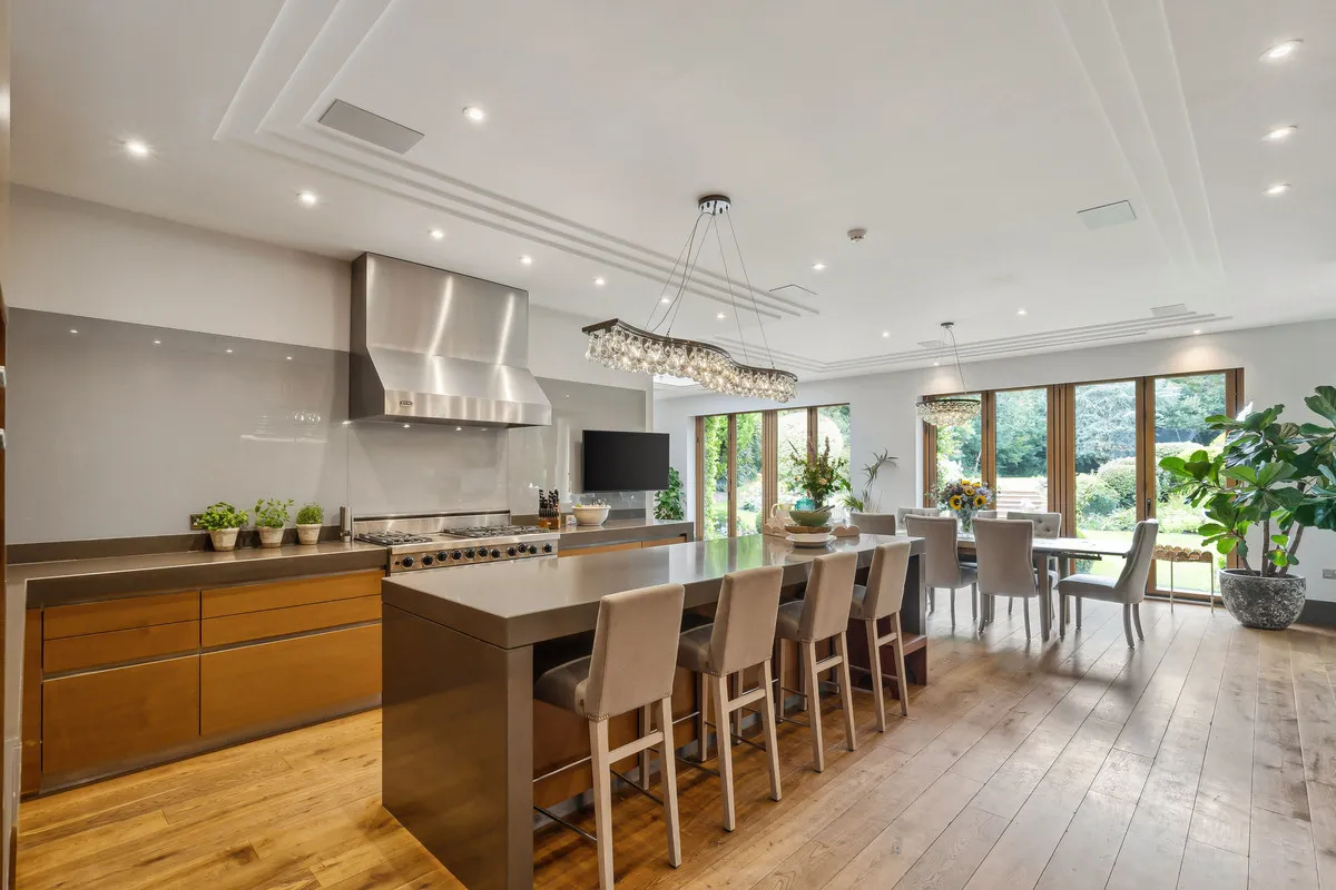 East Road, St George's Hill, KT13, photo 16