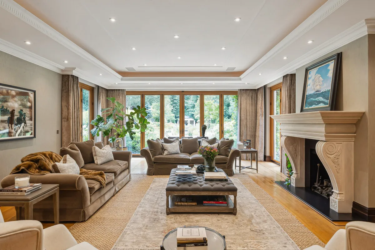 East Road, St George's Hill, KT13, photo 8