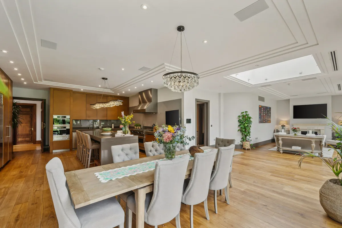 East Road, St George's Hill, KT13, photo 17