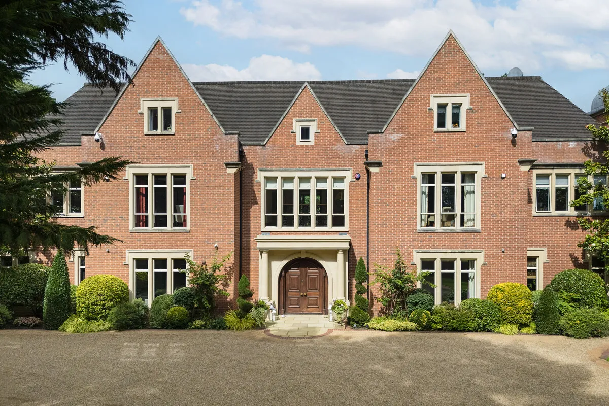 East Road, St George's Hill, KT13, photo 4