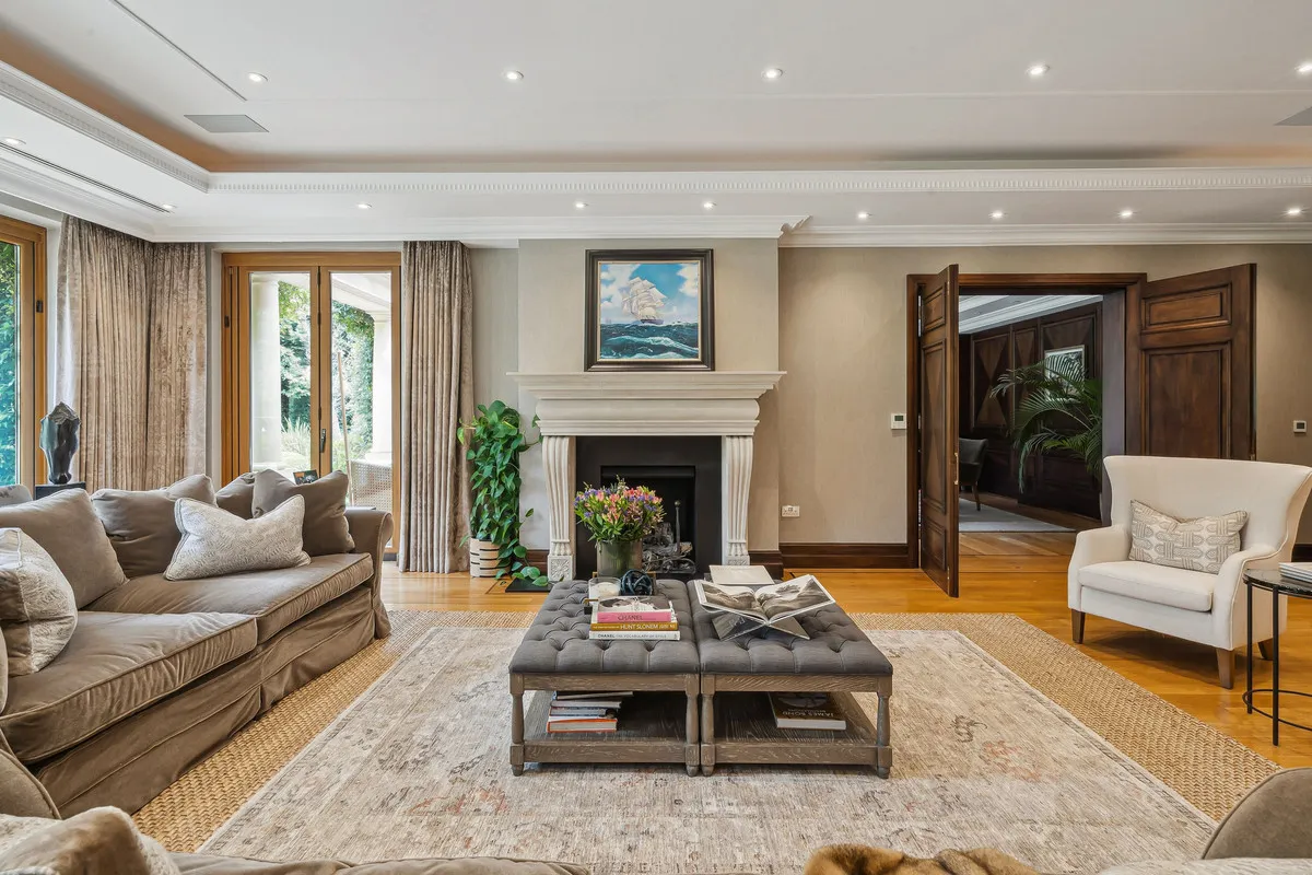 East Road, St George's Hill, KT13, photo 9