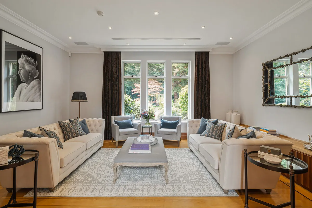 East Road, St George's Hill, KT13, photo 37