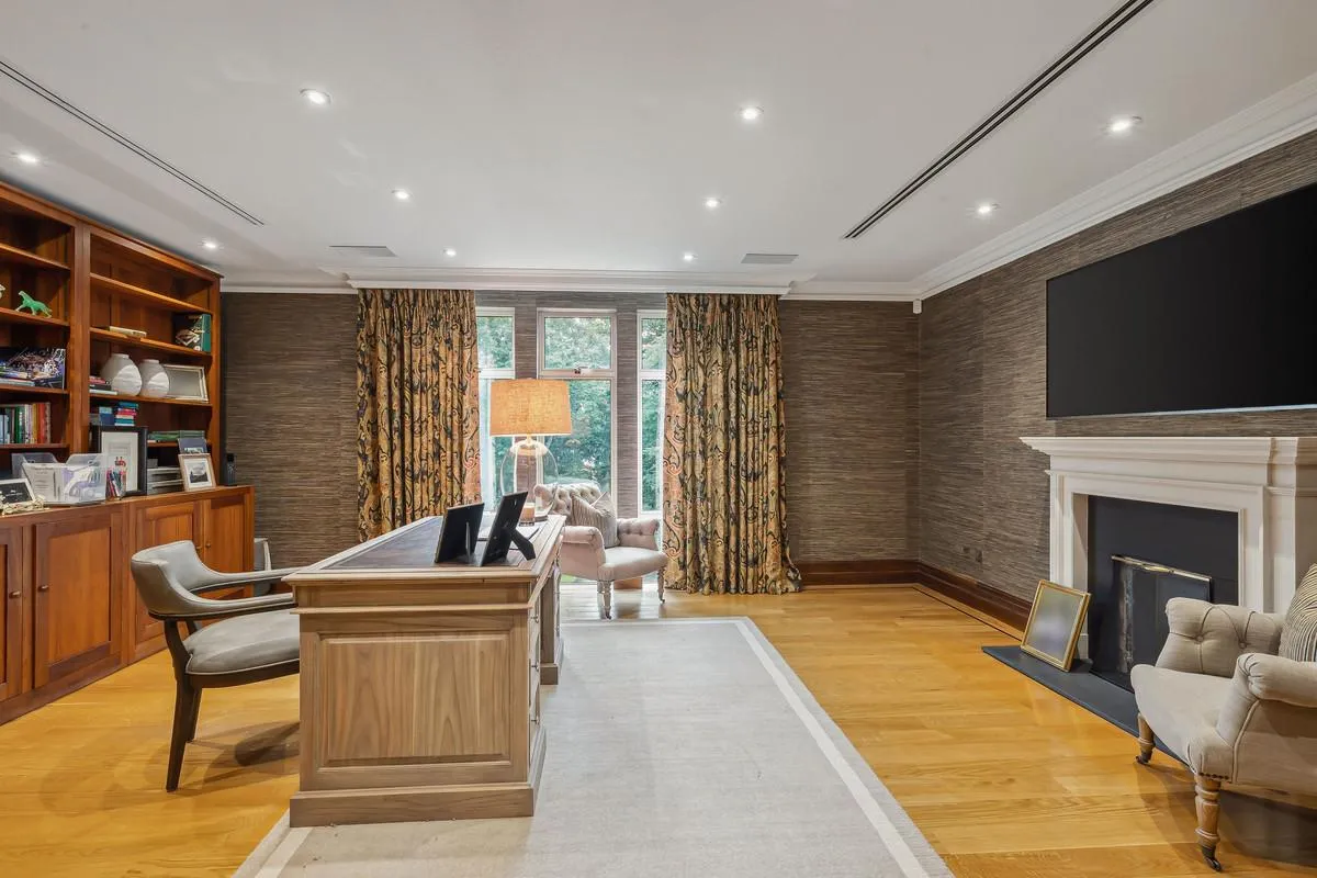 East Road, St George's Hill, KT13, photo 36