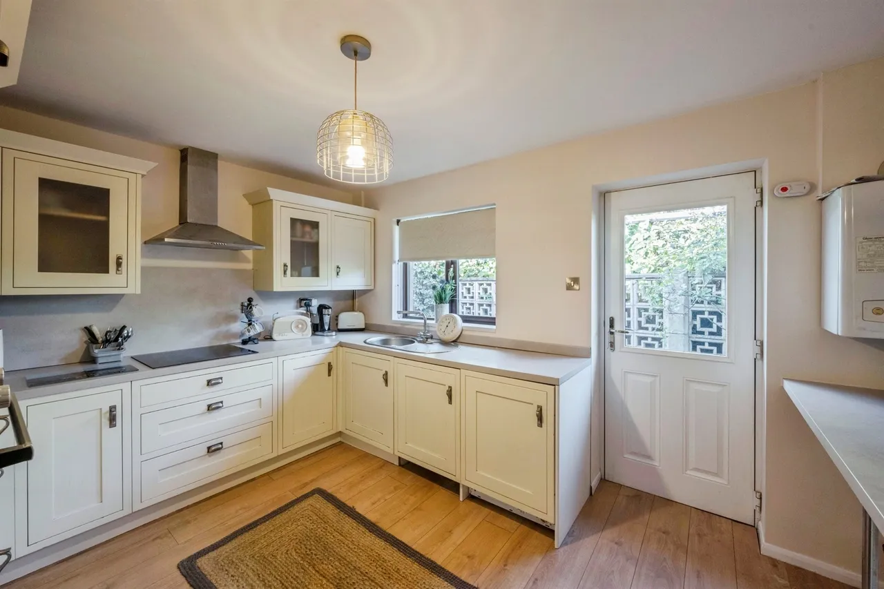 St. Marys Road, Dunsville, DN7, photo 6