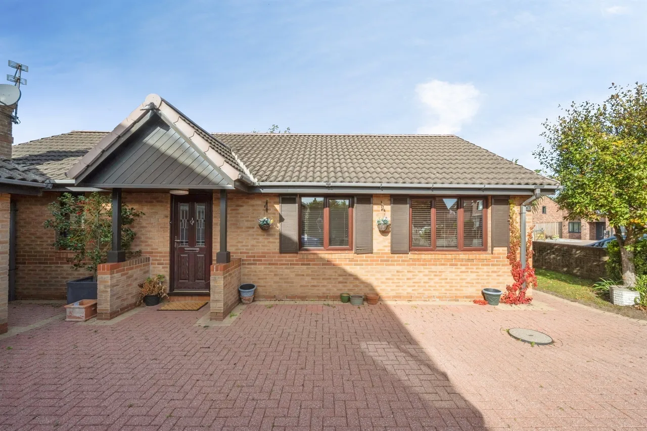 St. Marys Road, Dunsville, DN7, photo 17