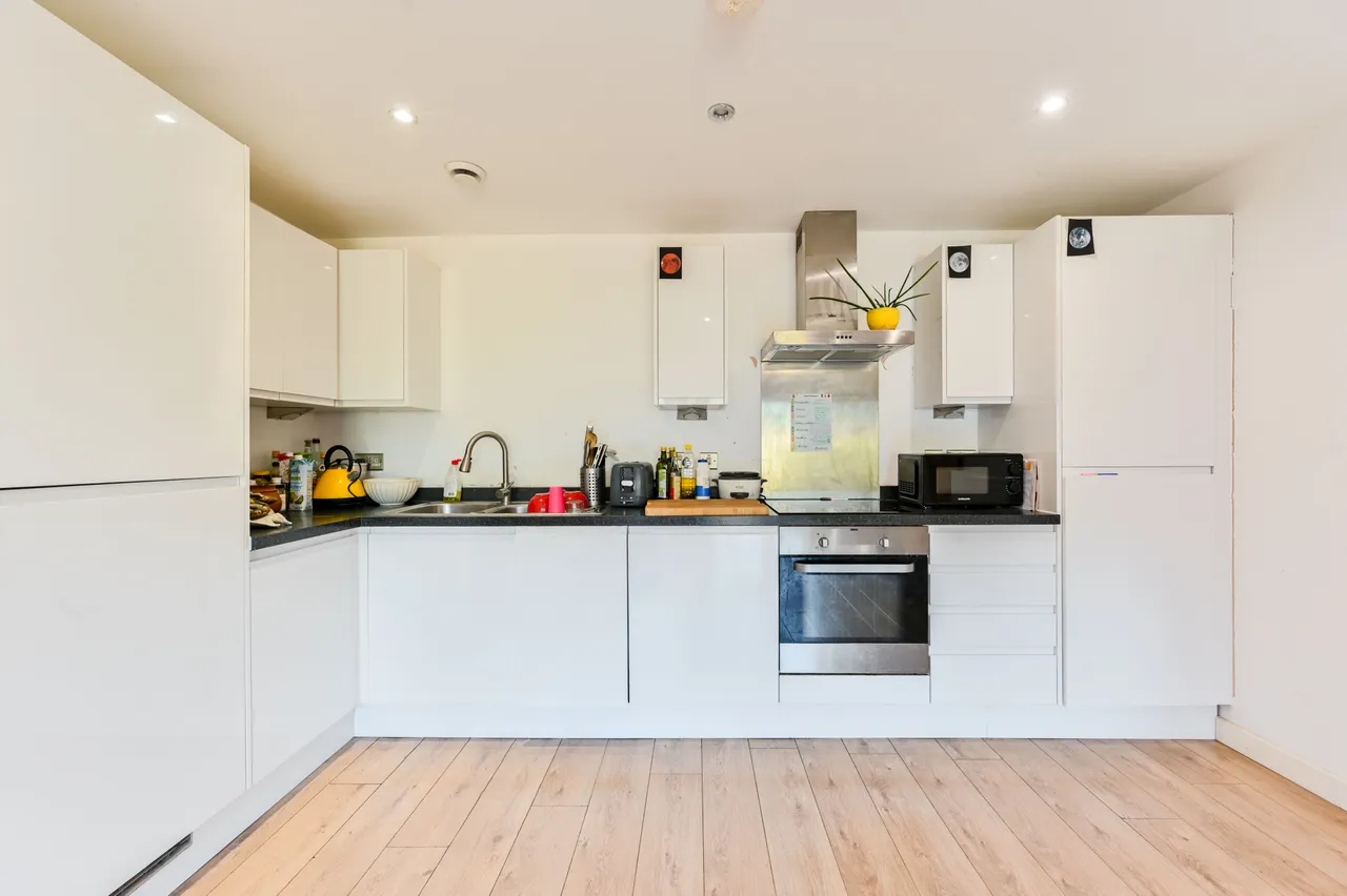 Flat 9, 71 Akerman Road, London, photo 4