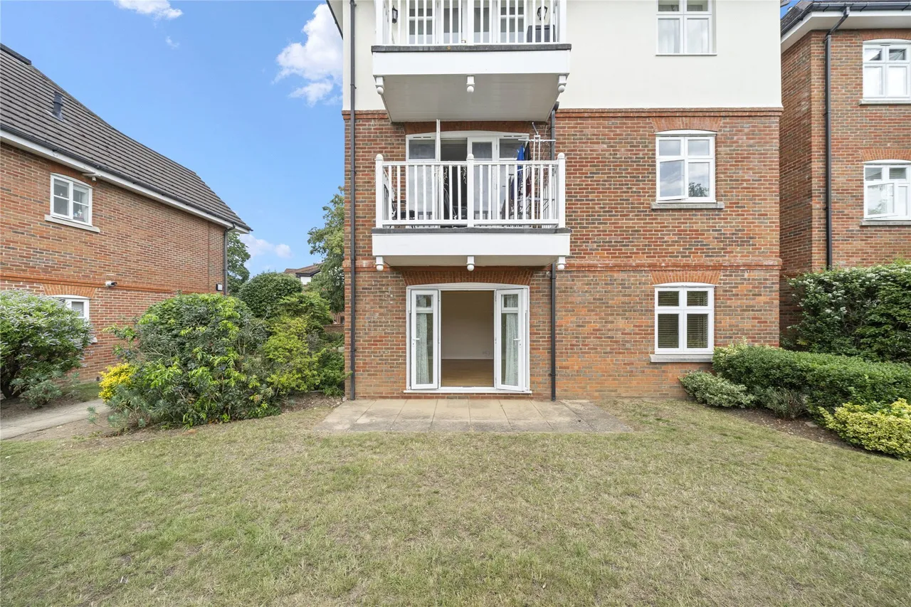 Balfour Road, Weybridge, Surrey, KT13, photo 12