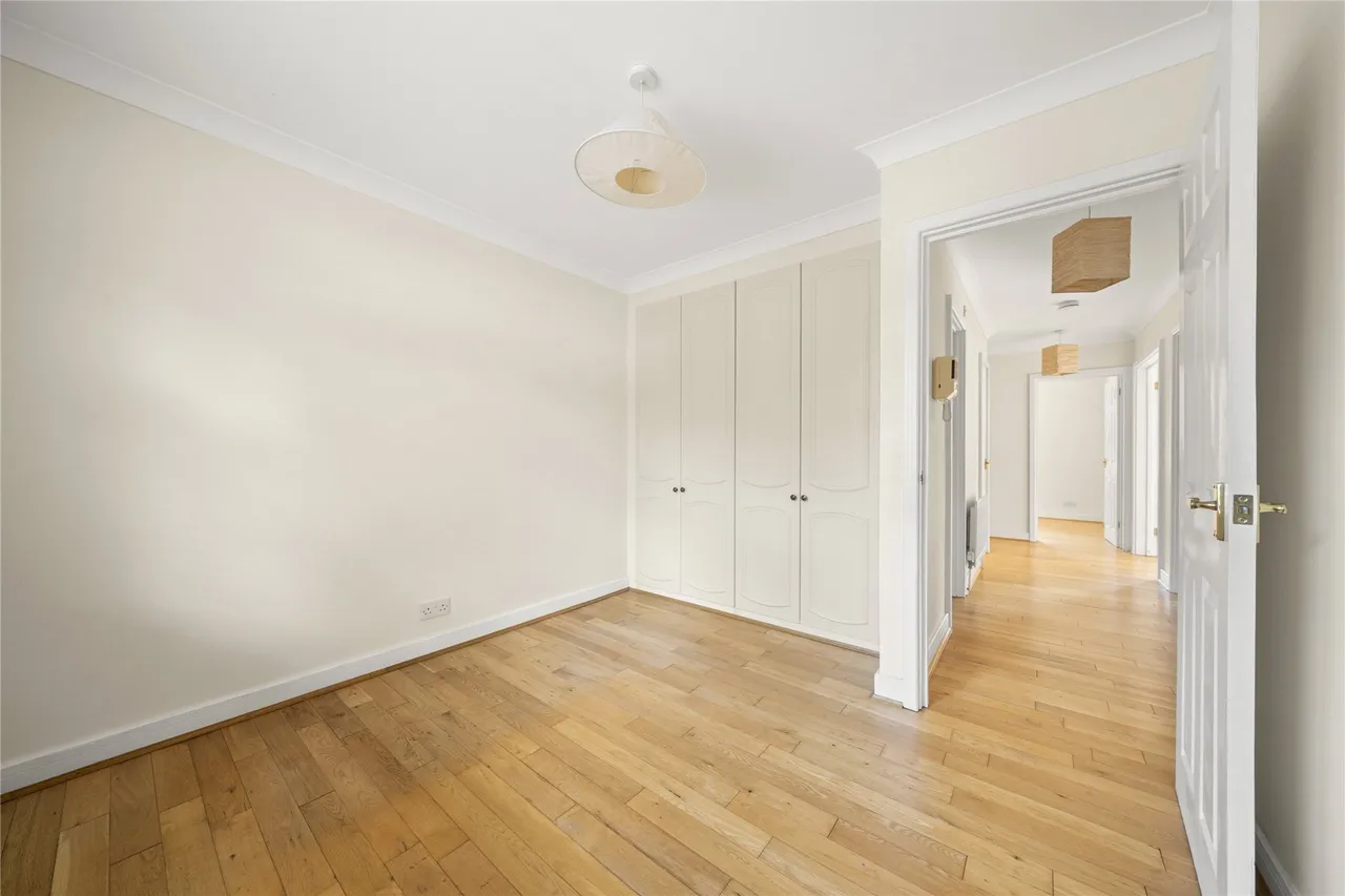 Balfour Road, Weybridge, Surrey, KT13, photo 10