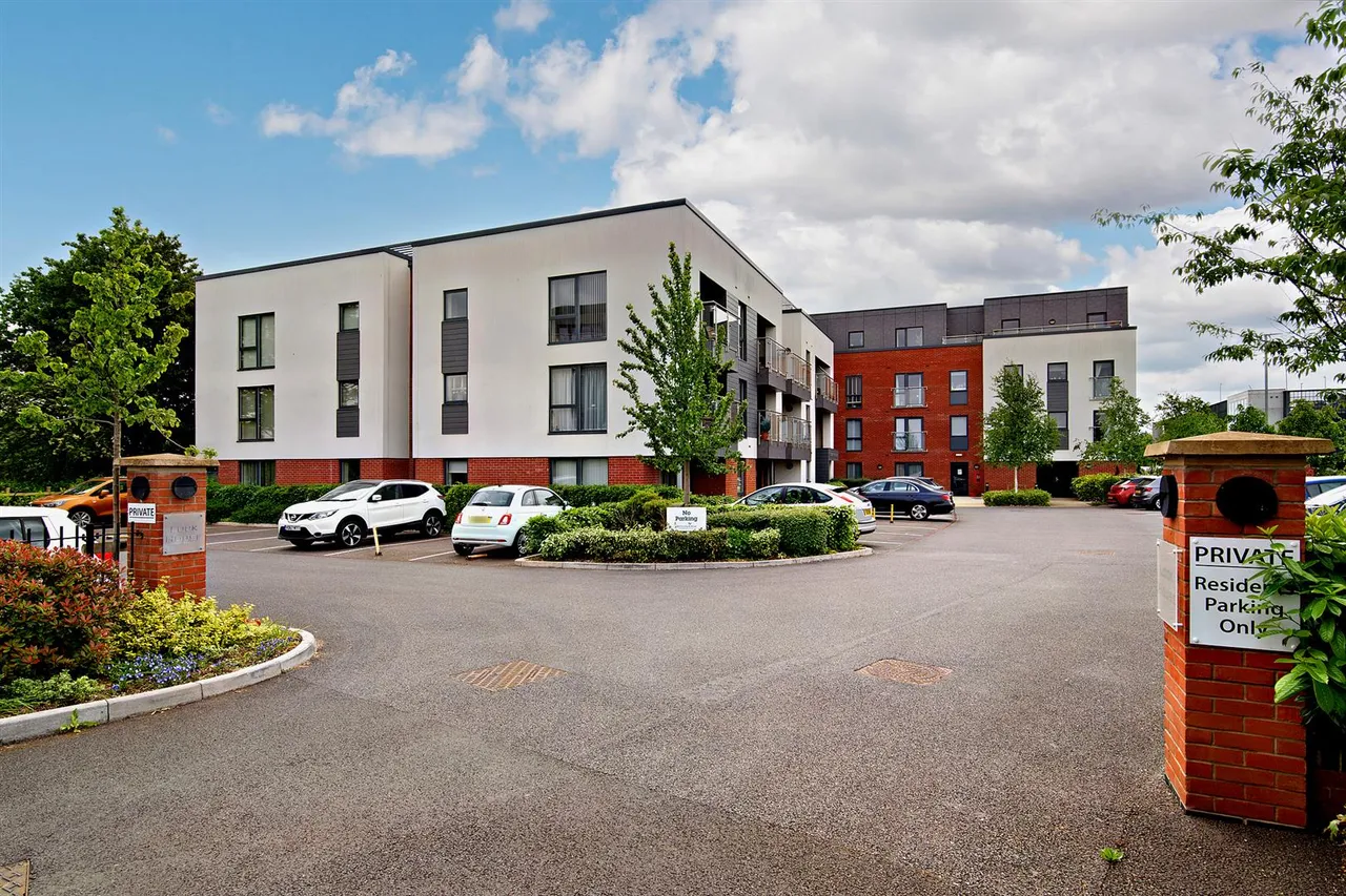 2 bed flat for sale, Keeper Close, Taunton, TA1