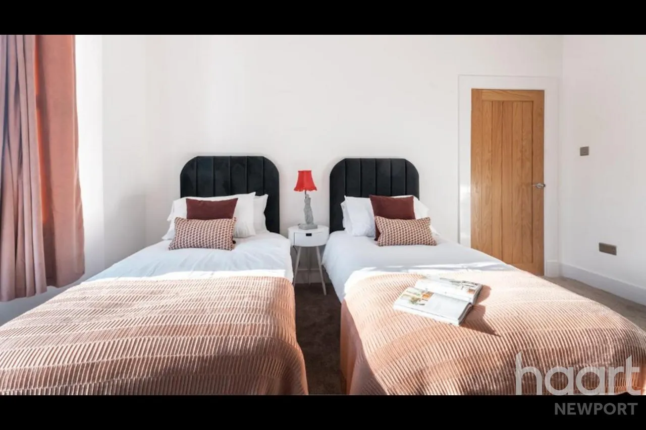 Kensington Place, Newport, NP19, photo 16