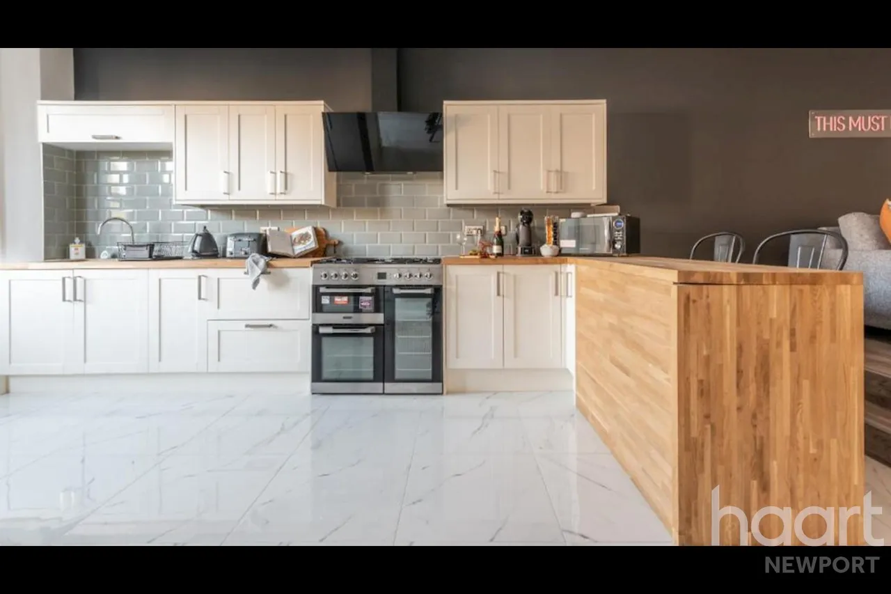 Kensington Place, Newport, NP19, photo 3