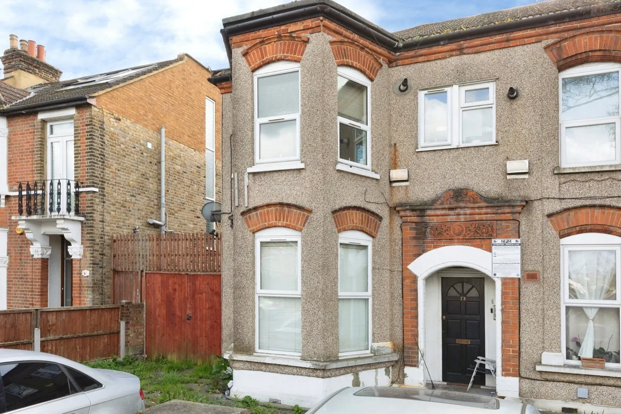 1 bed flat for sale — York Road, Ilford, IG1