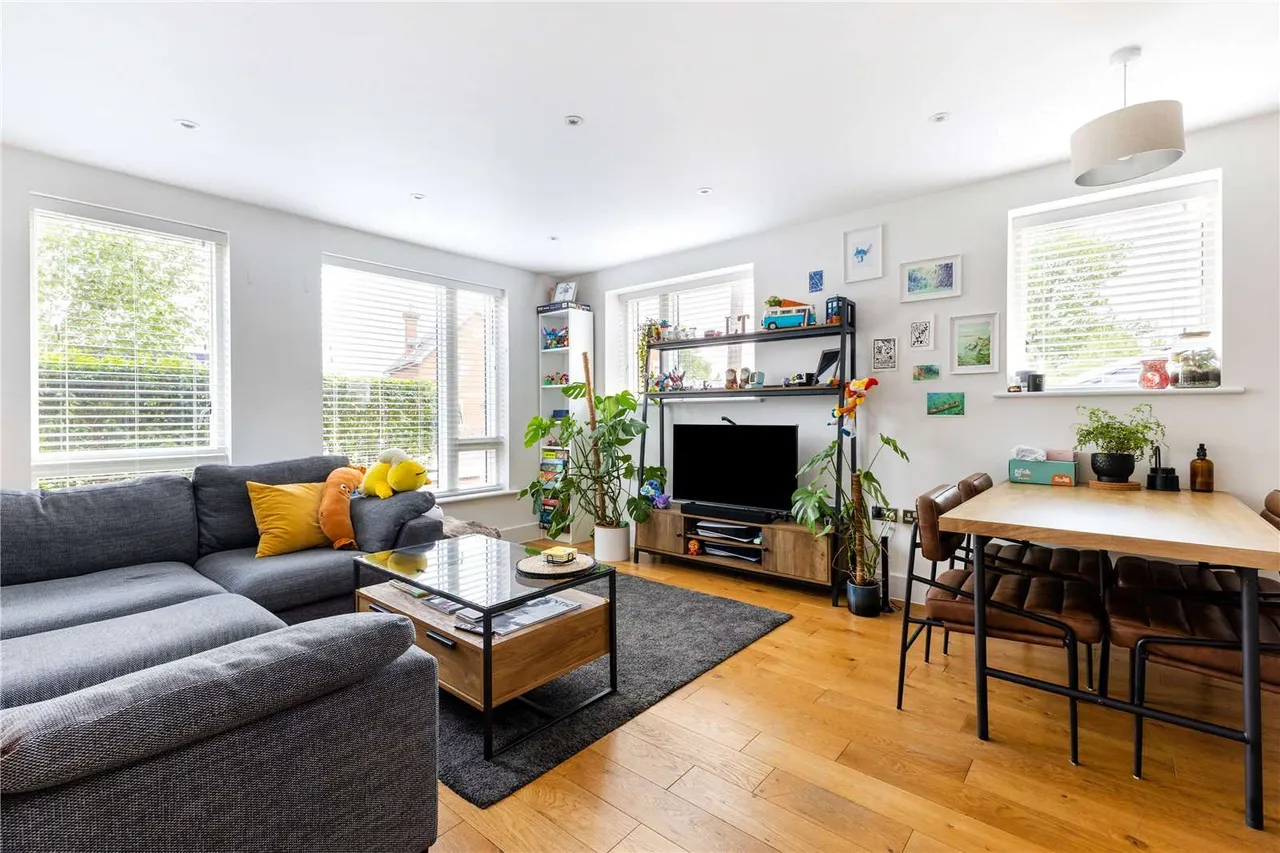 2 bed flat for sale — Sydenham Road, Guildford, Surrey, GU1 3RT