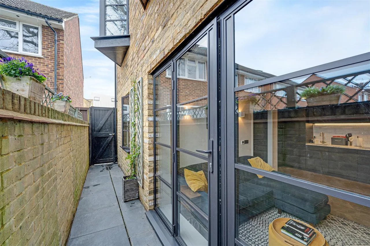 Archer Mews, Hampton Hill, TW12, photo 6