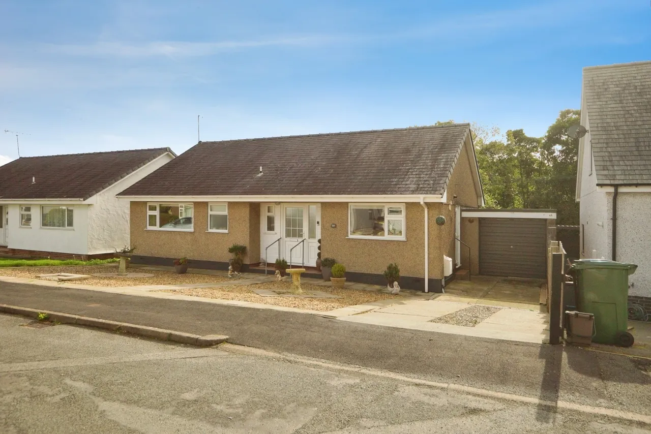 2 bed house for sale, Ala Road, Pwllheli, LL53