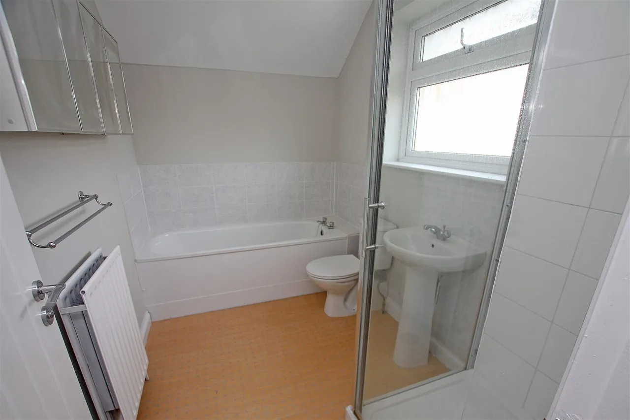 Cherries Drive, Bournemouth, photo 12