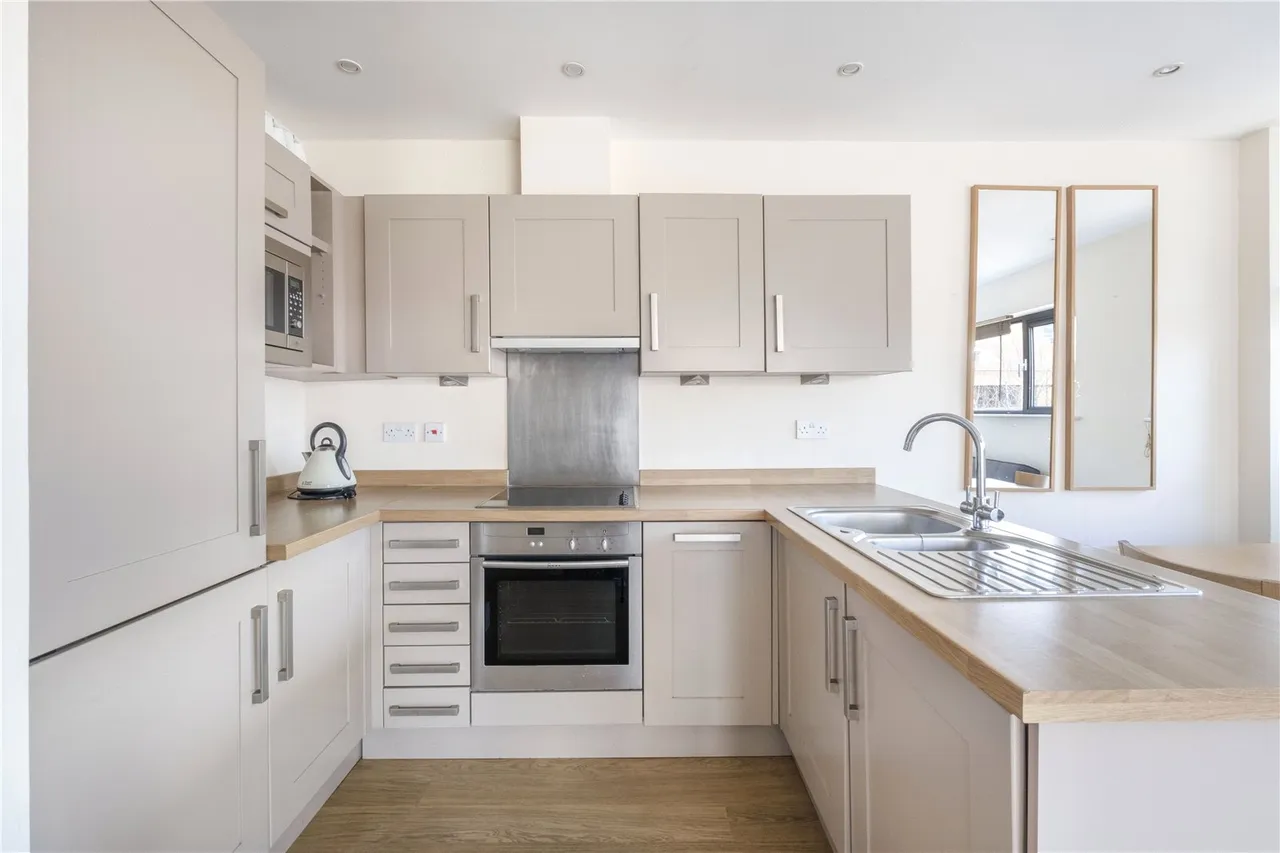 Tower Bridge Road, London, SE1, photo 2