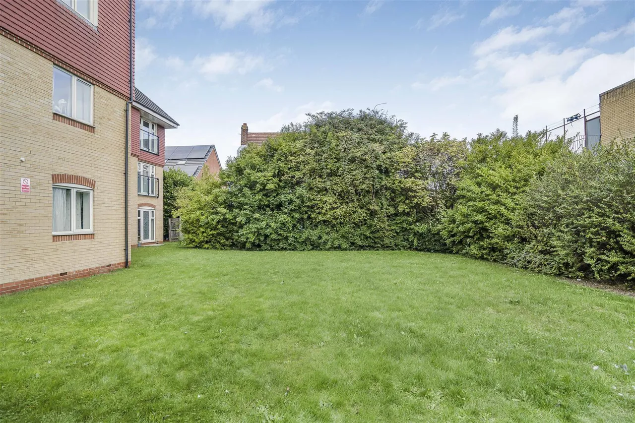 Bower Way, Slough, photo 14