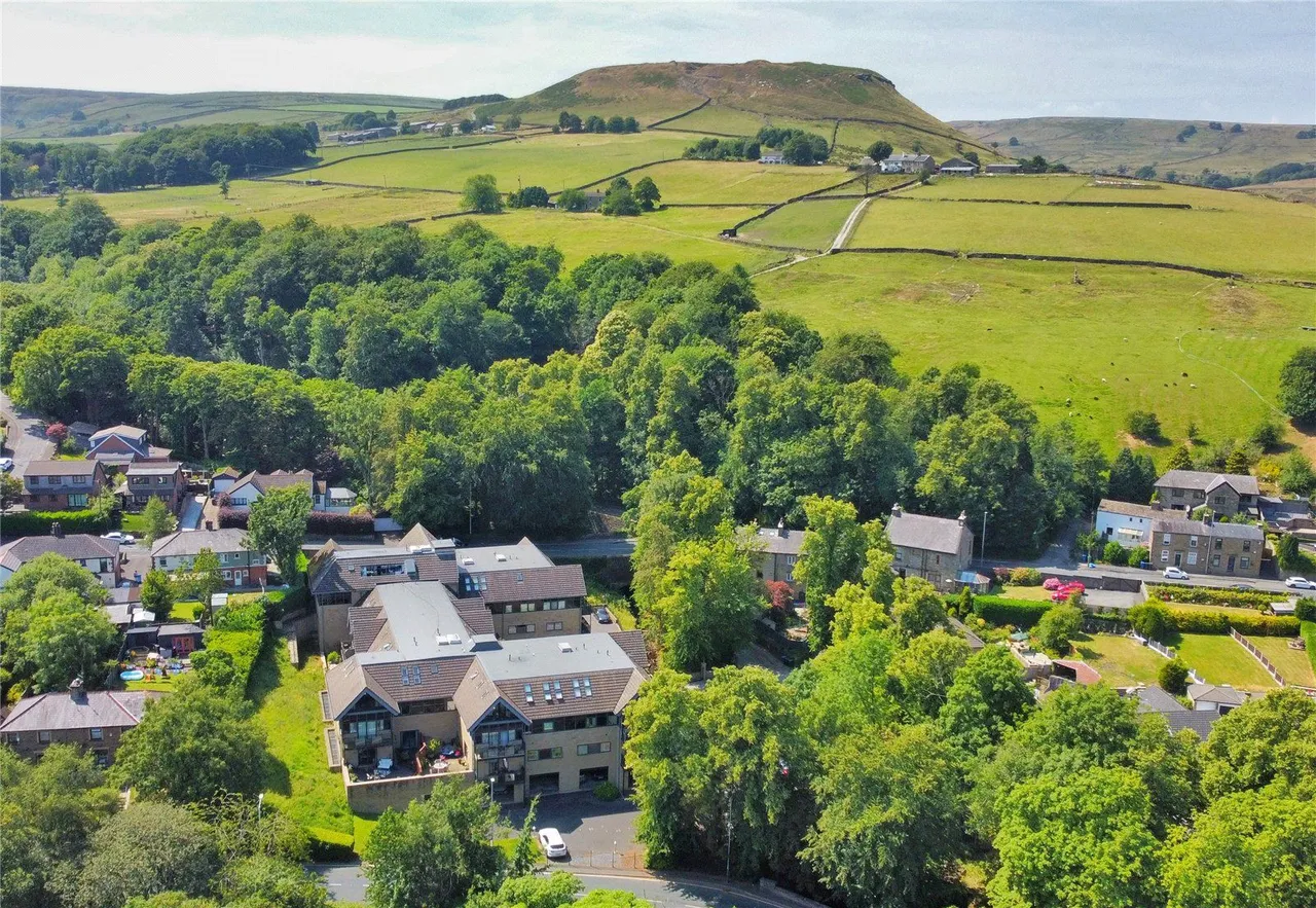 3 bed flat for sale, Sunny Bank Road, Helmshore, BB4