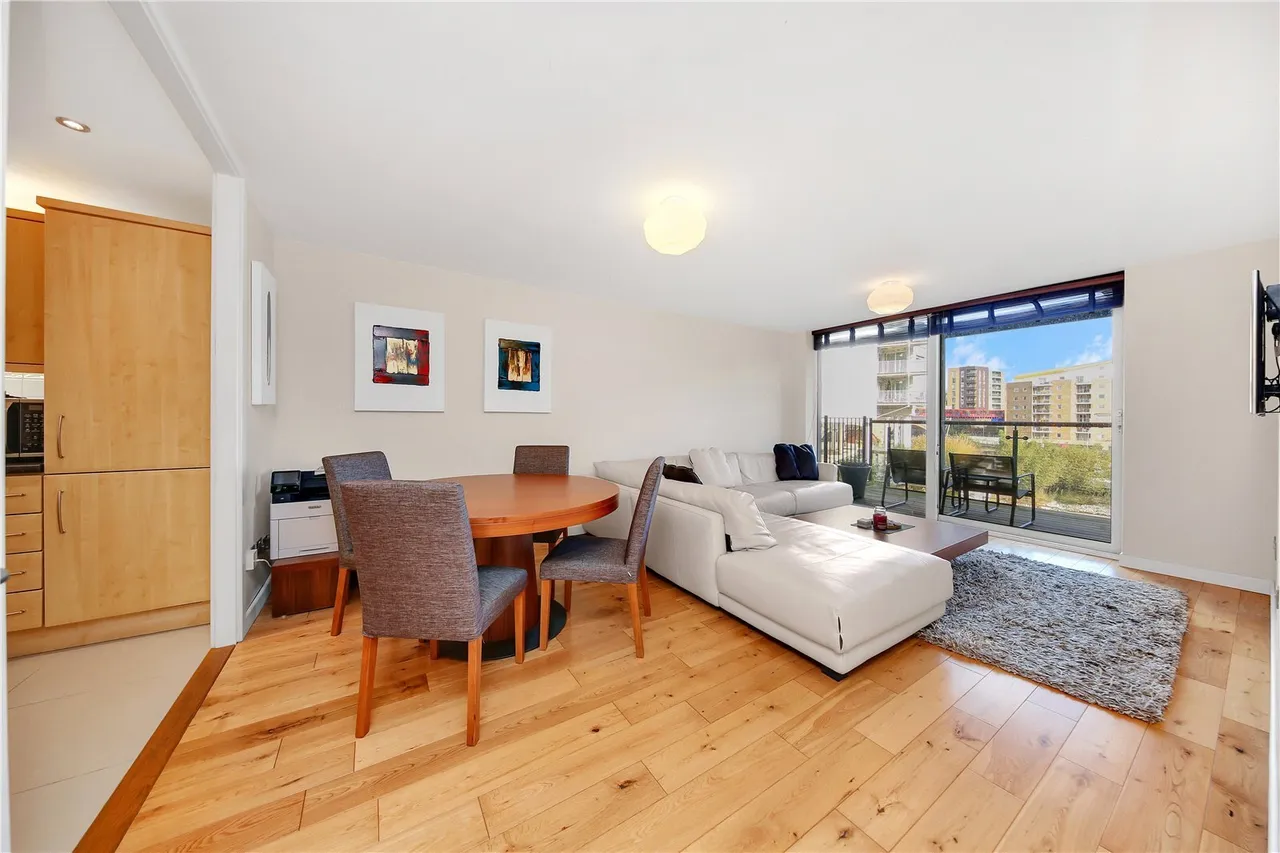 2 bed flat for sale, Berglen Court, Limehouse, E14