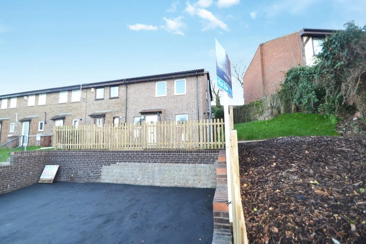2 bed house to rent — Chaffinch Close, Chatham, Kent, ME5 7RG