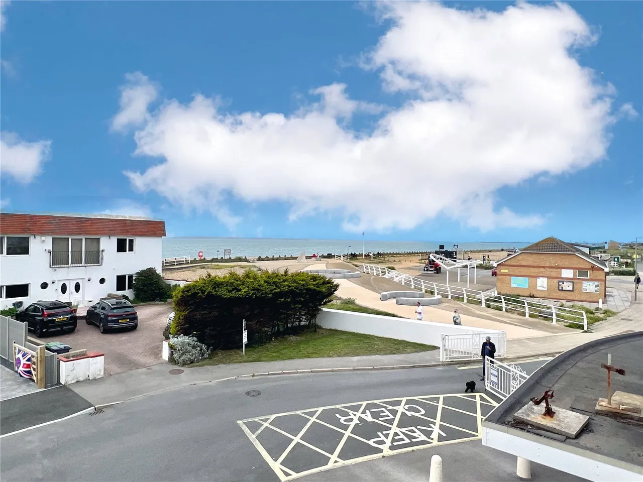 Bembridge Drive, Hayling Island, PO11, photo 2
