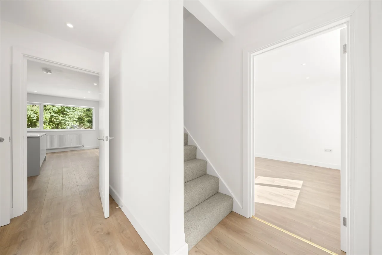 Douglas Road, Esher, Surrey, KT10, photo 5