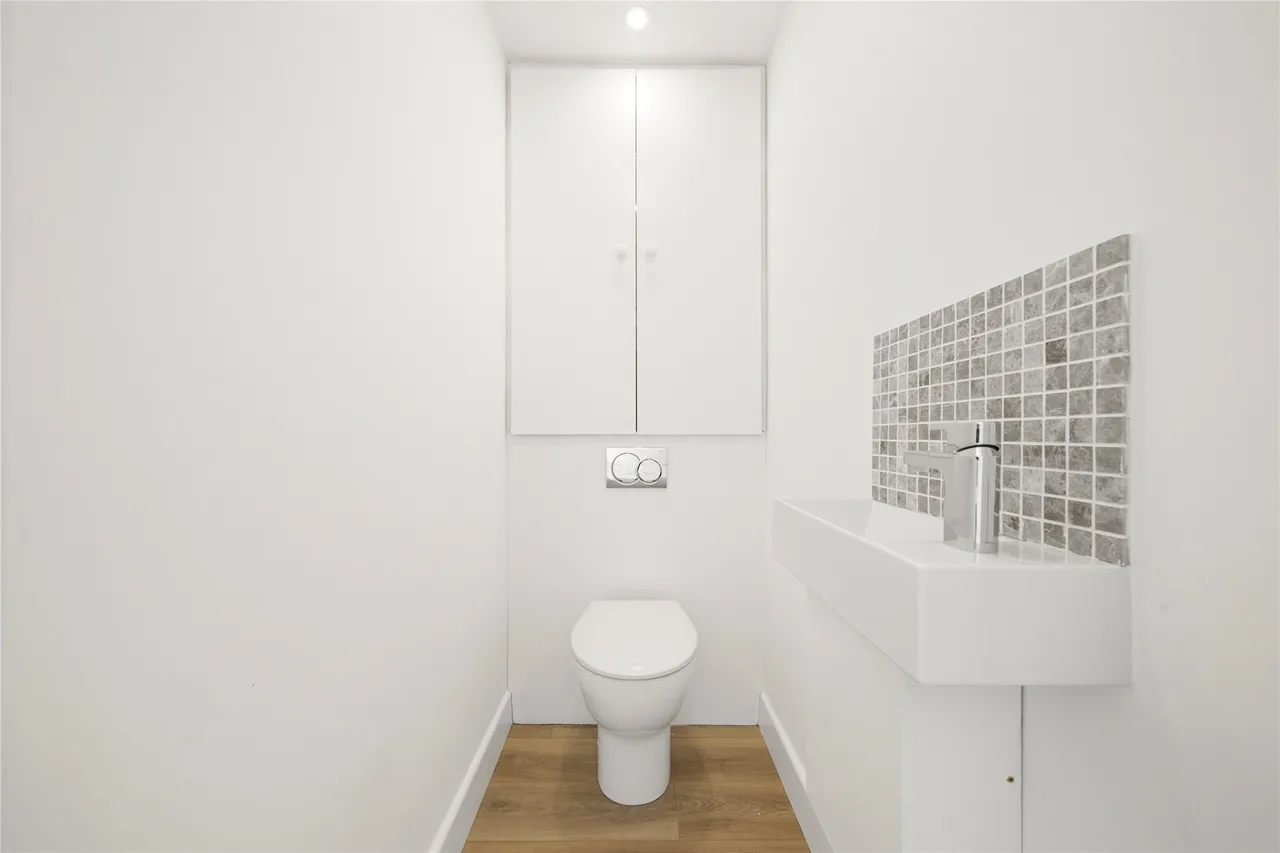 Douglas Road, Esher, Surrey, KT10, photo 6