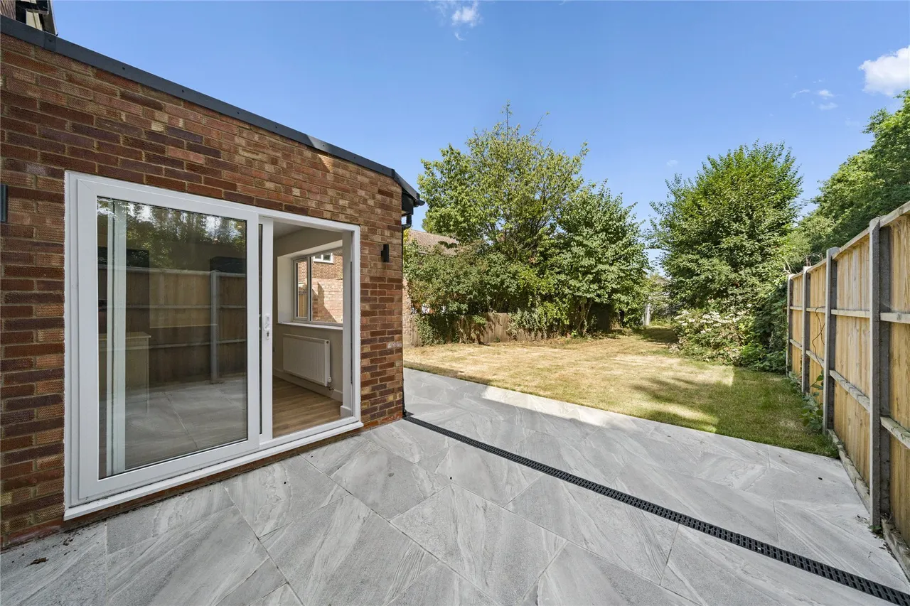 Douglas Road, Esher, Surrey, KT10, photo 11